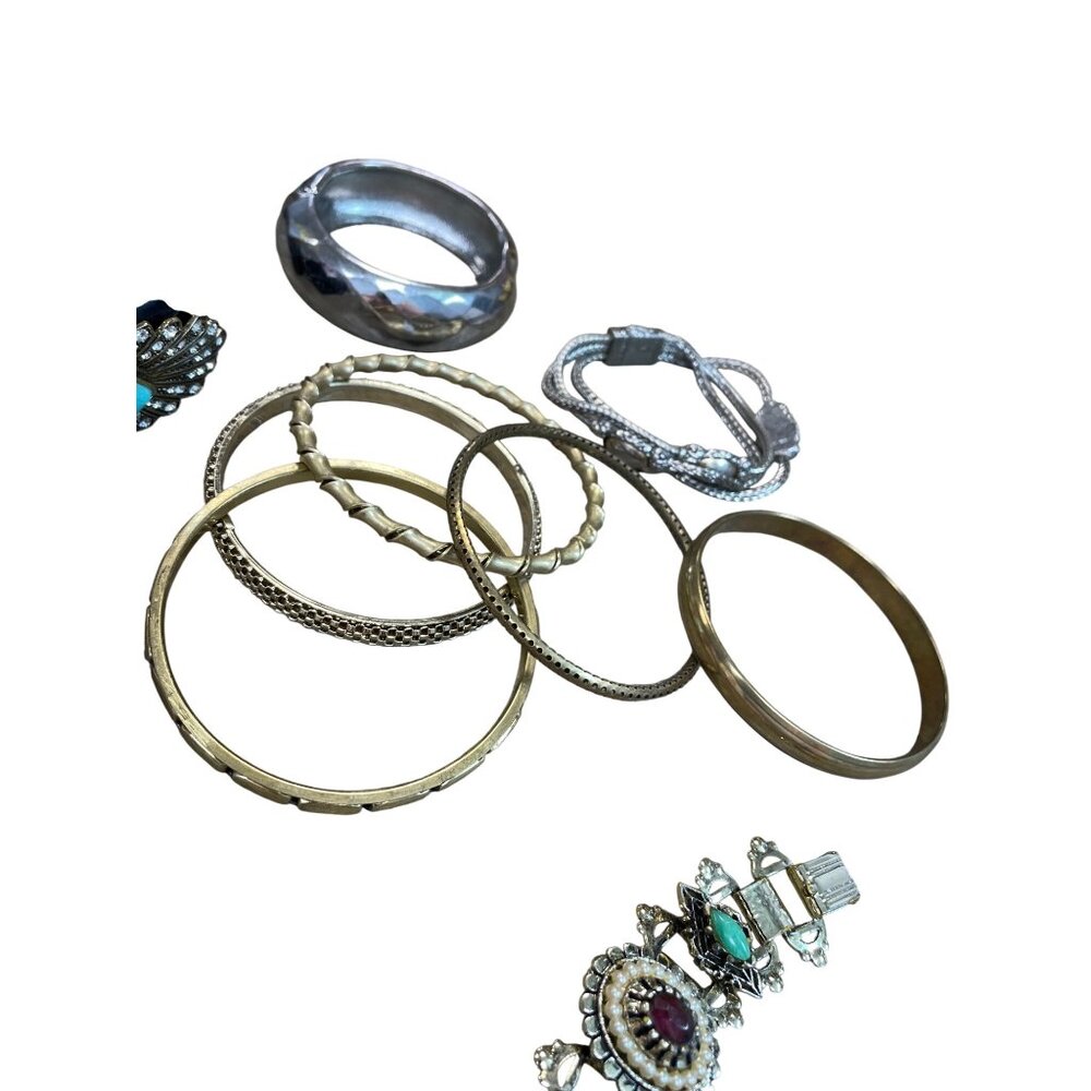 Costume jewelry womans assorted lot of 10 bracelets SKU 9809 - Picture 3 of 10